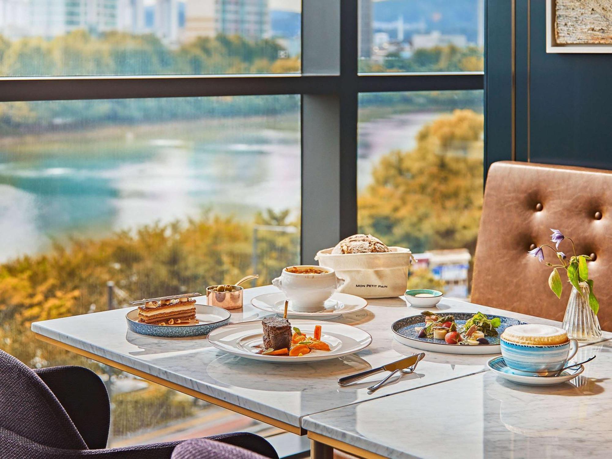 Sofitel Ambassador Seoul Hotel & Serviced Residences Exterior foto